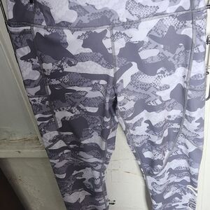 Reebok Gray Patterned Leggings With Pockets